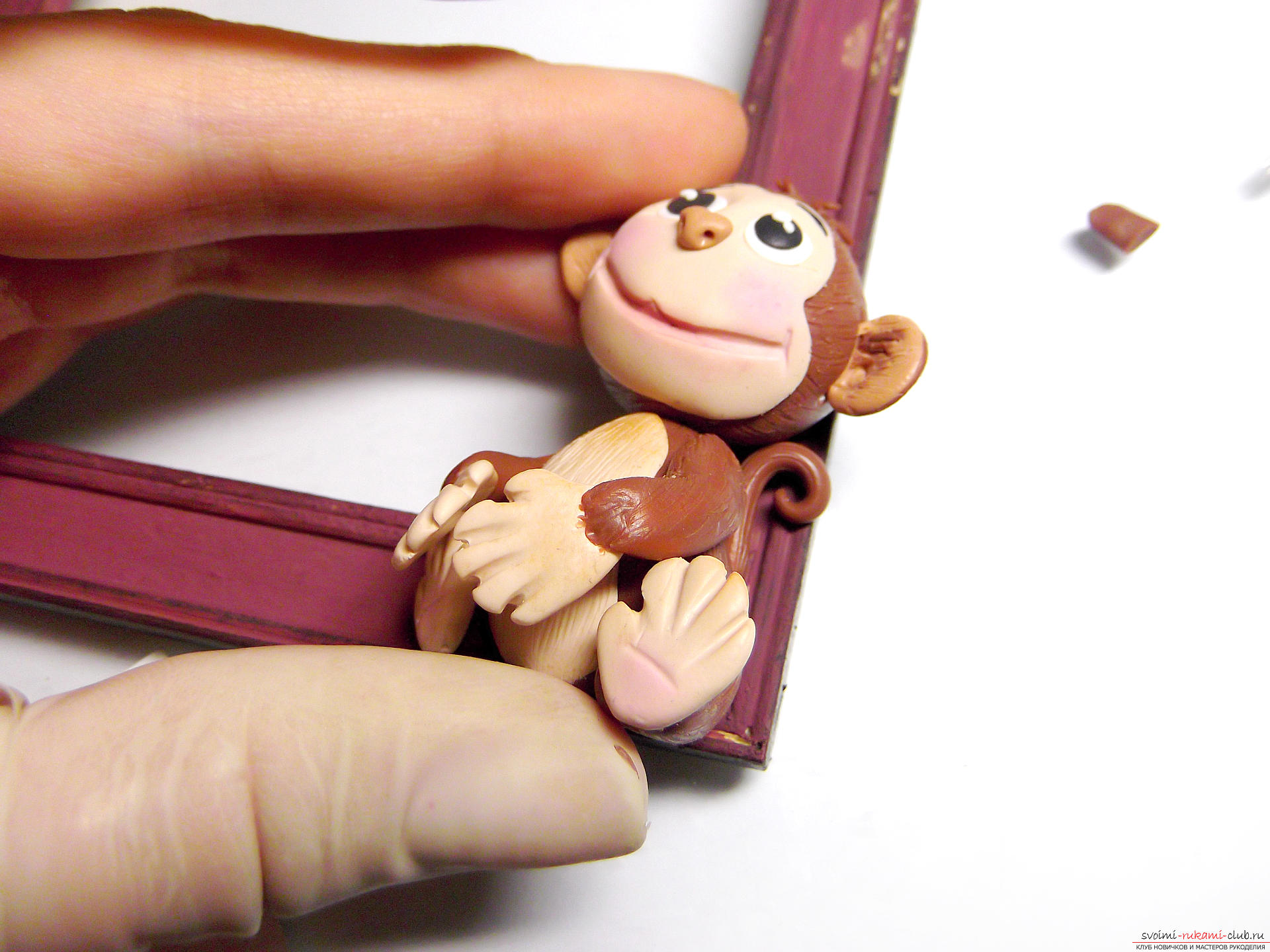 Рамка для фото с обезьянкой, созданной своими руками из полимерной глины, очень актуальна в преддверии 2016 года.. Фото №22